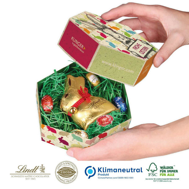 Großes Osternest mit Schokolade von Lindt auf Graspapier