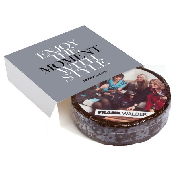 RUNDE DESIGN-TORTE IN BEDRUCKTER AKTIONSBOX