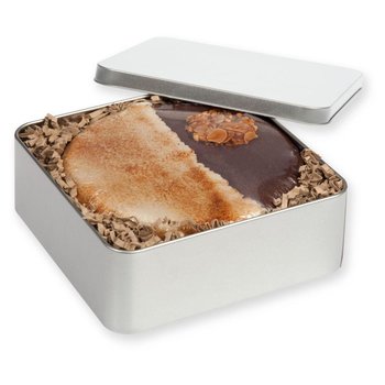 ABGEFLÄMMTE M-SCHOKOTORTE IN METALLBOX