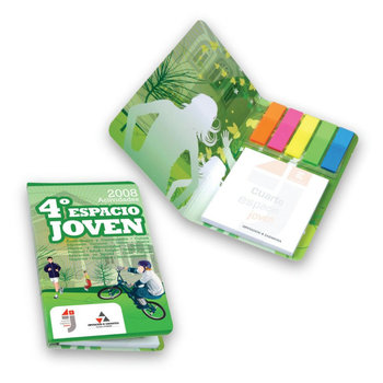 Kartoncover mit Haftnotizen und Indexstreifen