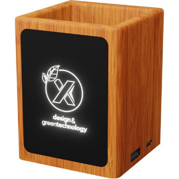 SCX.design O12 Stifthalter aus Holz mit doppeltem USB-Ausgang und Leuchtlogo
